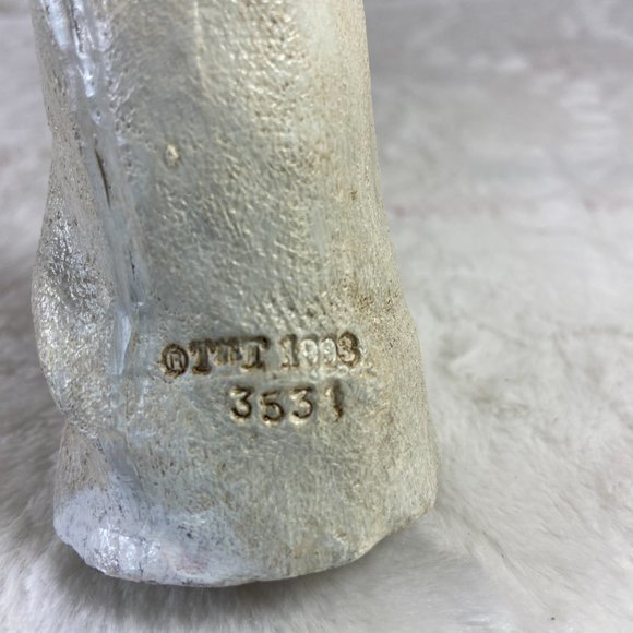 TNT 1993 Item 3531 Painted finished Pecan Resin Angel with Horn - Picture 6 of 10